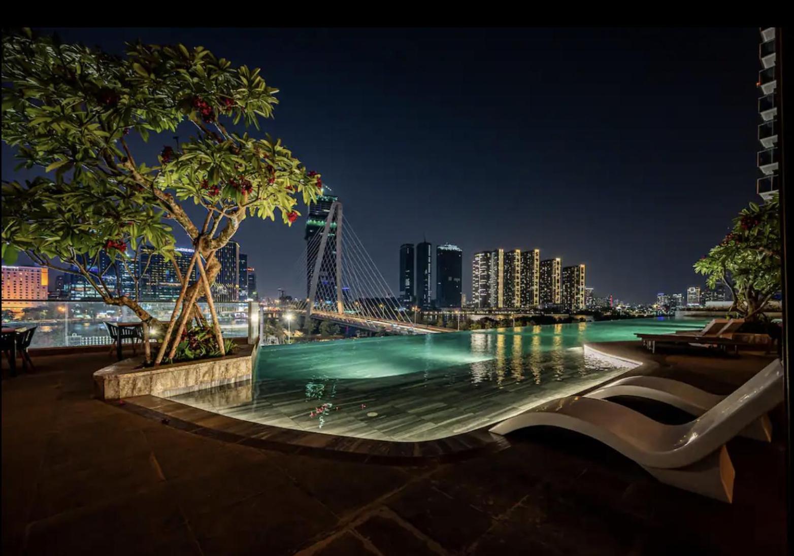 Apartment The Metropole Saigon - 5 Star Opera Towel *